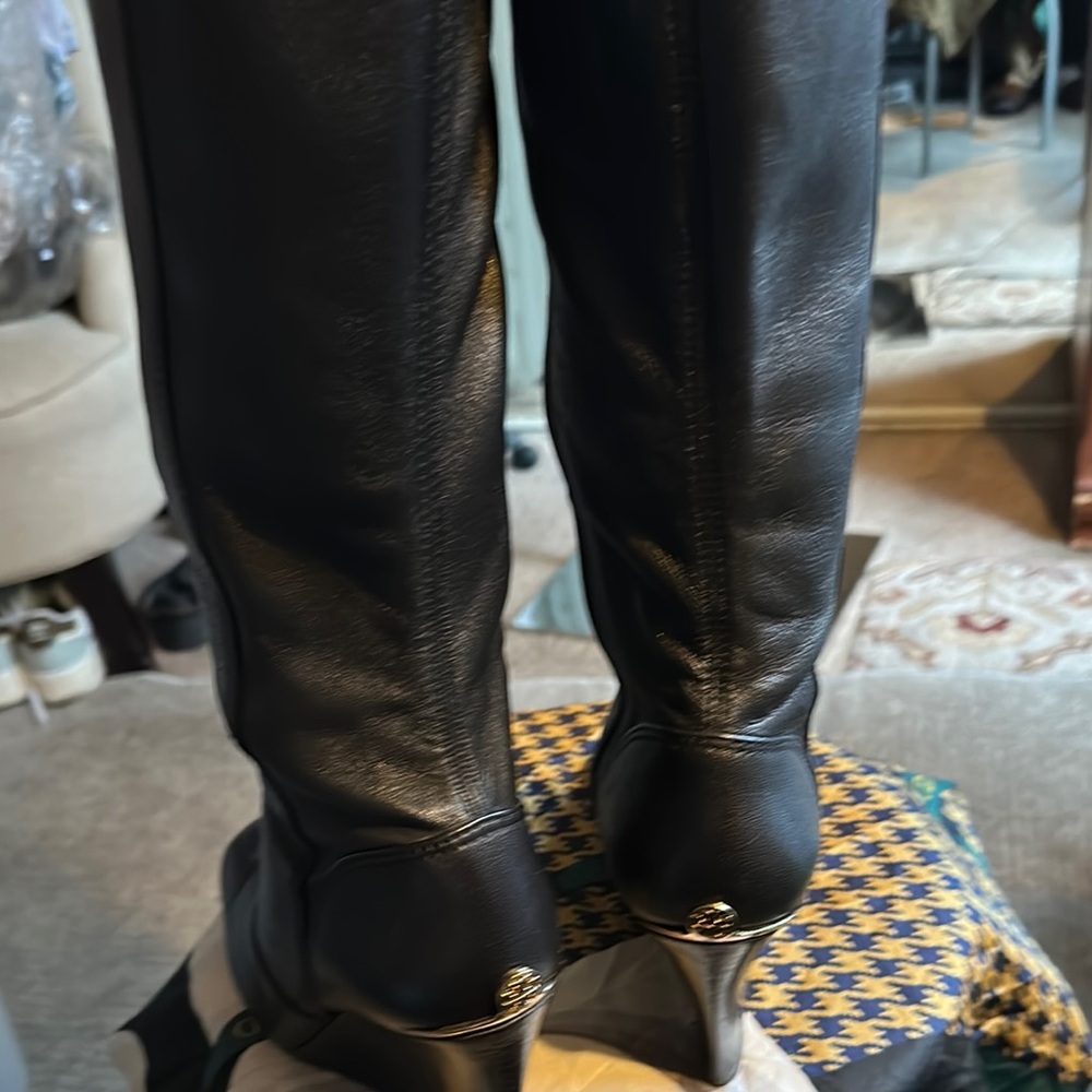 Tory Burch Black Heeled Boots Sleek Leather Design